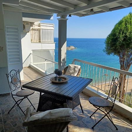 Balcony By The Sea Apartment ปาเลออน ซิฟลิคิออน ภายนอก รูปภาพ