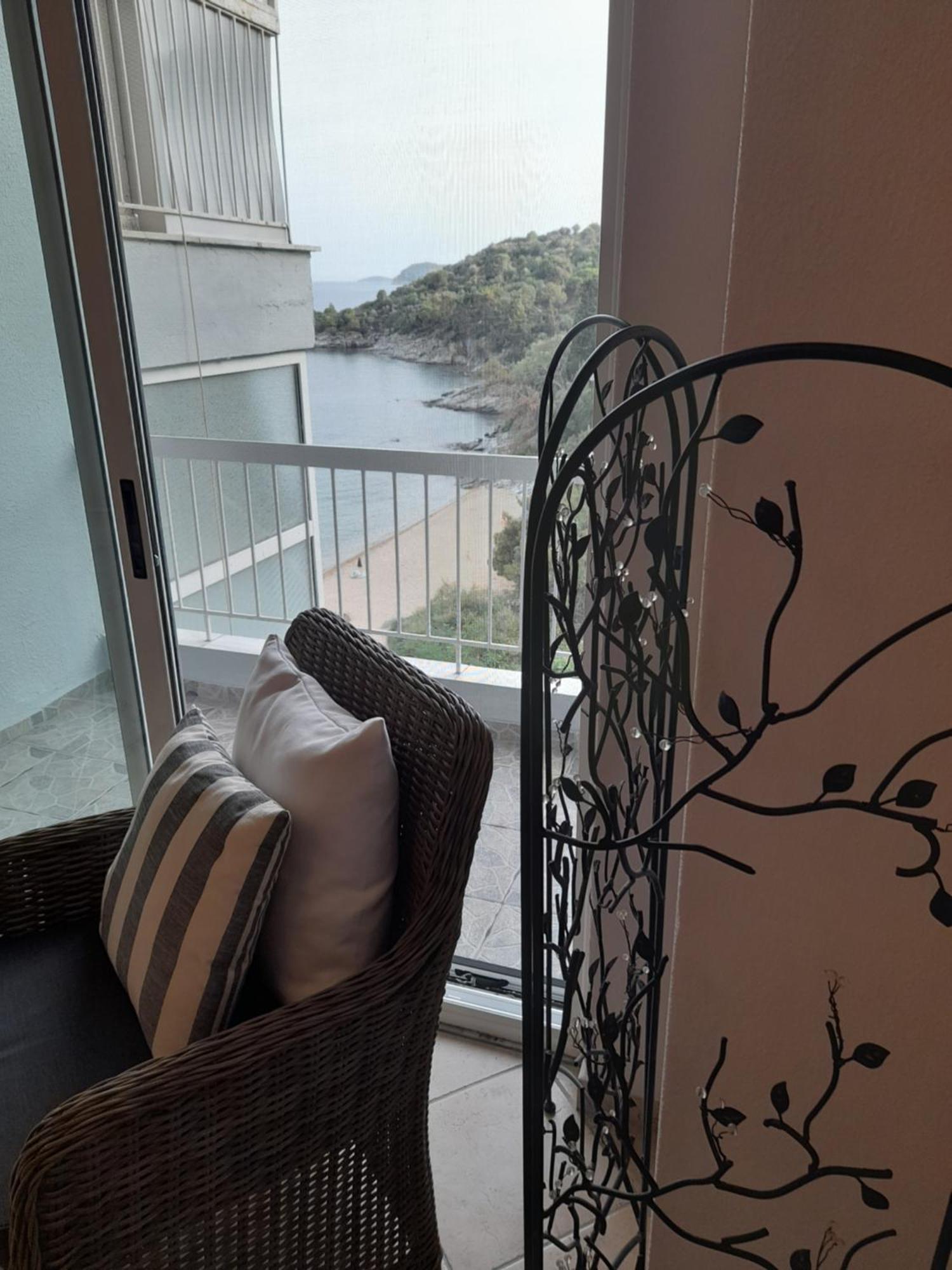 Balcony By The Sea Apartment ปาเลออน ซิฟลิคิออน ภายนอก รูปภาพ